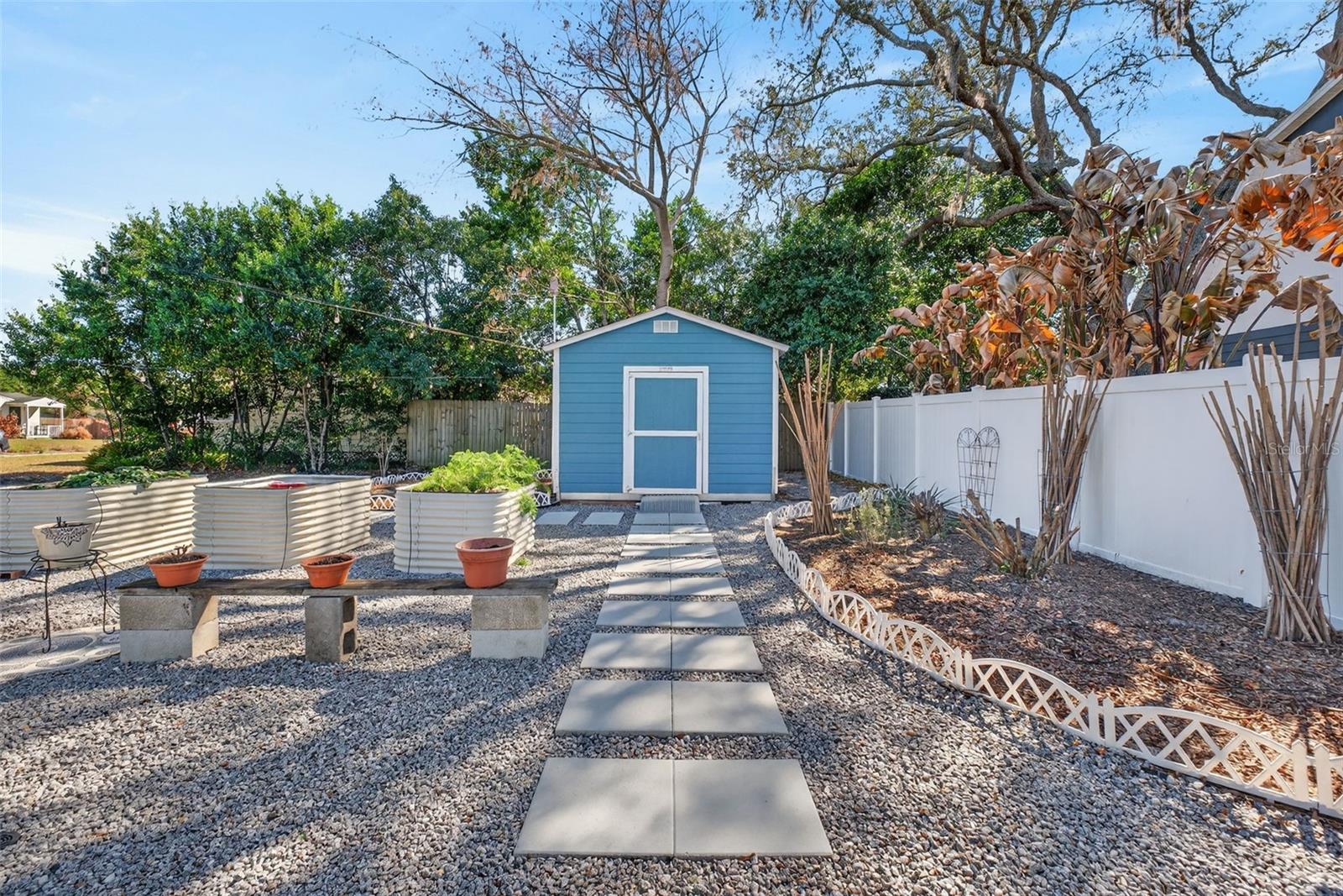 COLONIAL MANOR - Residential