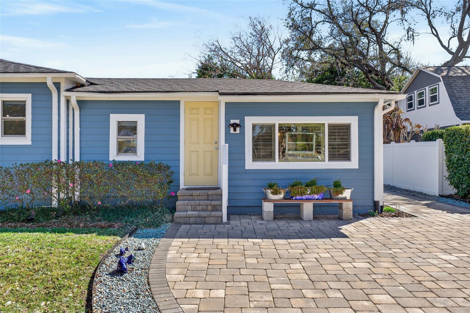 COLONIAL MANOR - Residential