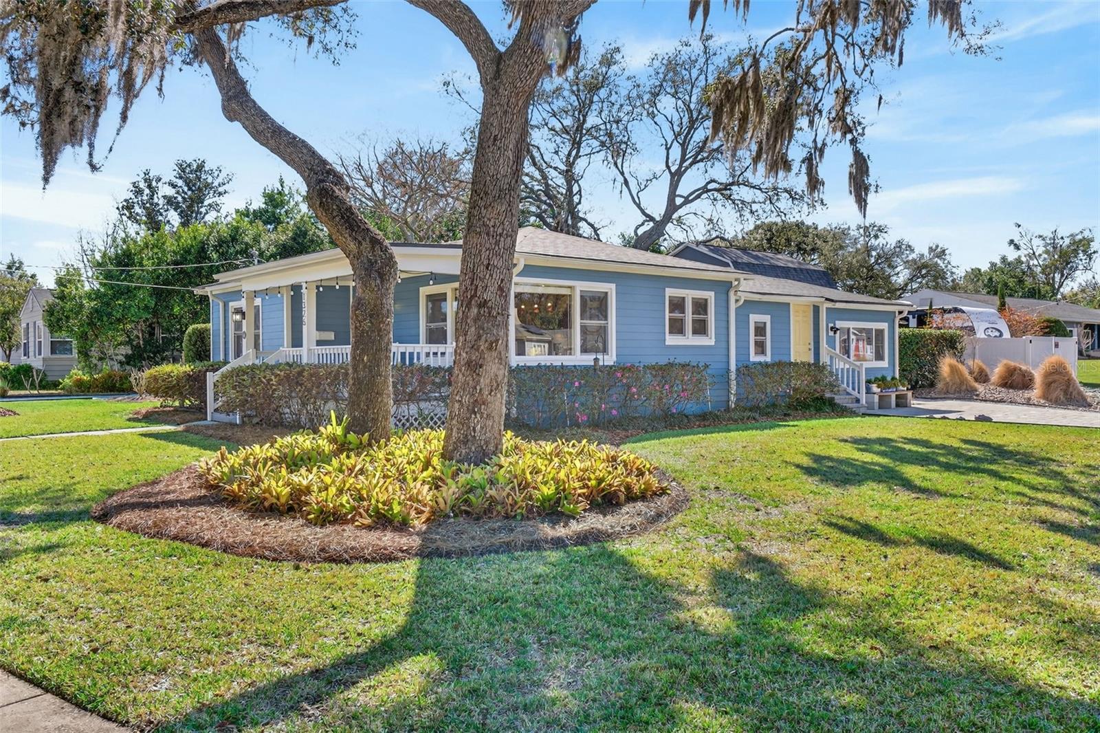 COLONIAL MANOR - Residential