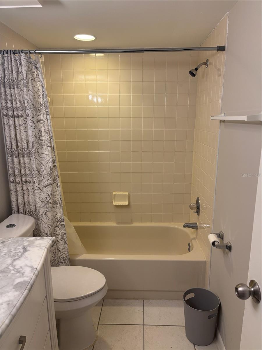 ISLAND VIEW SOUTH CONDO - Residential