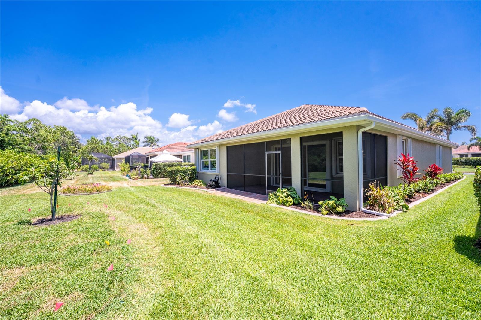 CARIBBEAN VILLAGE - Residential
