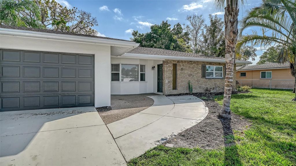 Photo of 3005 Lockwood Terrace, Sarasota, FL 34231 (MLS # A4686875)