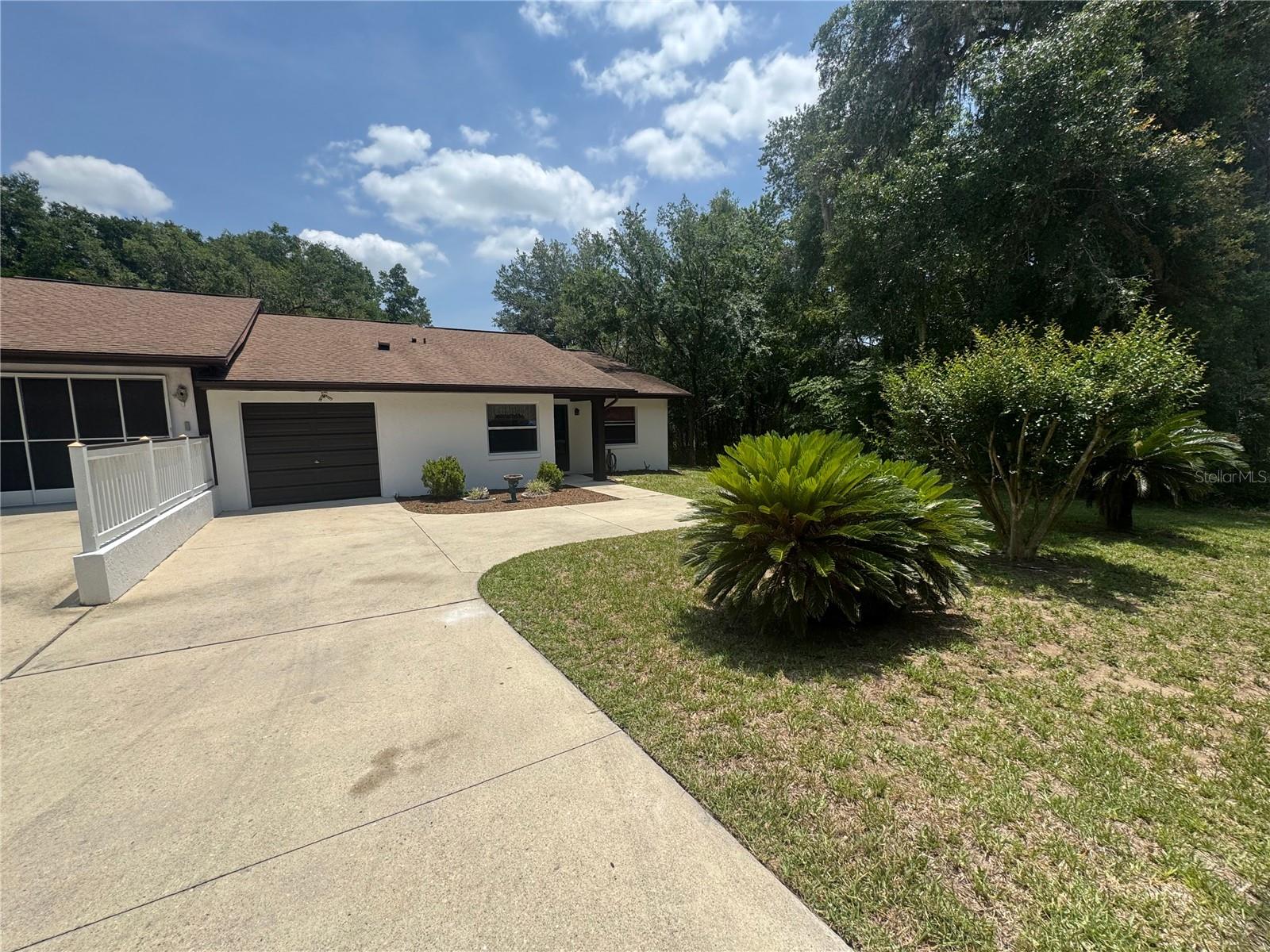 Introducing this spacious 3-bedroom, 2-bathroom duplex located in Rainbow Acres, Dunnellon, FL. This charming home features a screened-in lanai, ideal for enjoying Florida's beautiful weather year-round. With lawncare included, you can spend less time on upkeep and more time relaxing in this peaceful setting.
Conveniently located near shopping, dining, and entertainment options, this property offers a comfortable, low-maintenance lifestyle for those looking for convenience and ease.
Key Features:
3 Bedrooms and 2 Full Bathrooms
Screened-In Lanai – Enjoy outdoor living year-round
Lawncare Included – Low-maintenance lifestyle
Close proximity to local shopping, dining, and entertainment
Move-In Costs:
Security Deposit: Equal to one month’s rent
Lease Administrative Fee: $250 (nonrefundable, due within 3 business days of application approval)