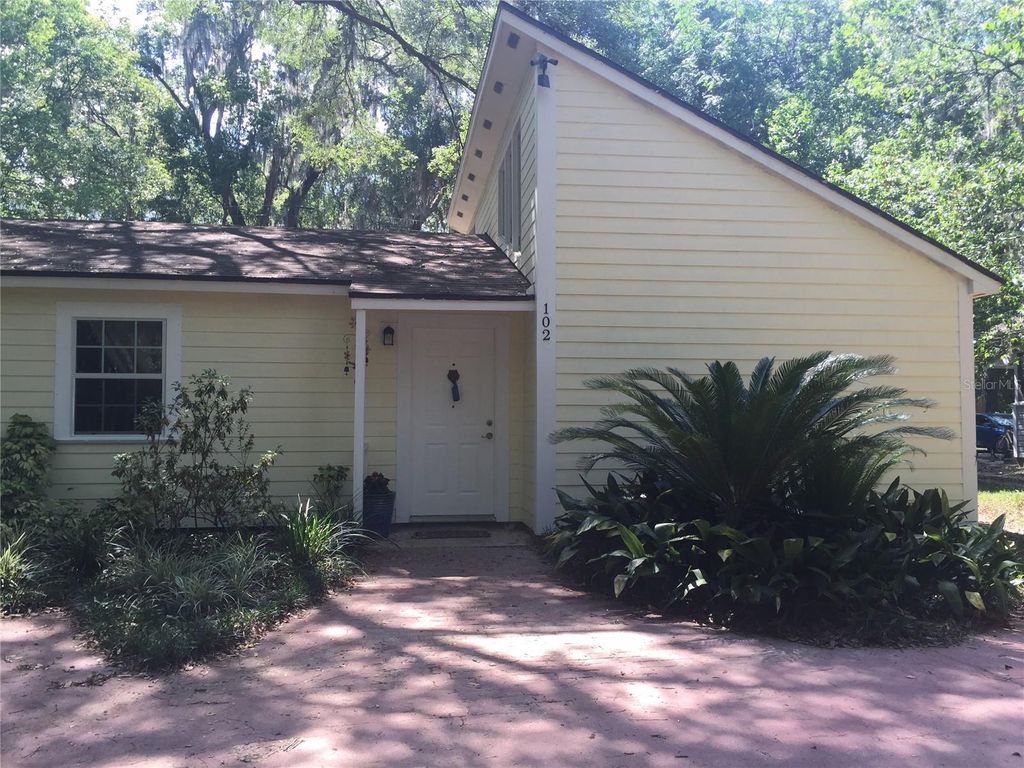 Photo of 102 NW 24th Street, Gainesville, FL 32607 (MLS # GC538746)