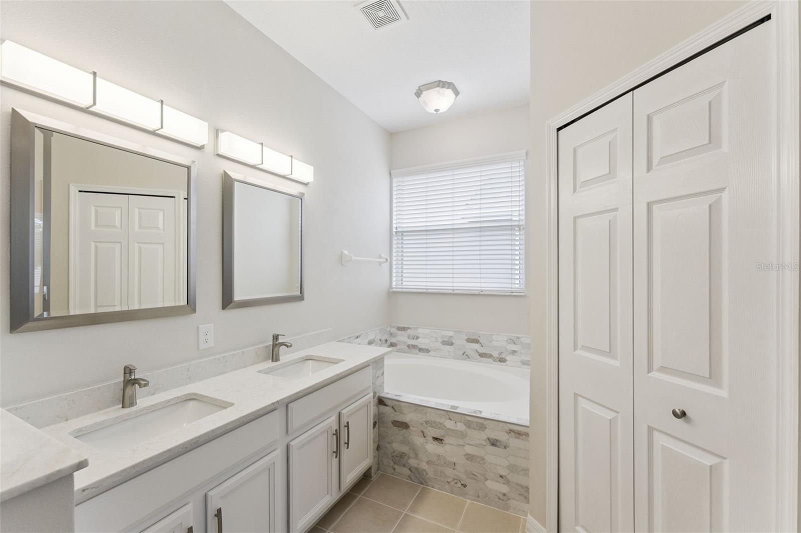 OREGON TRACE - Residential