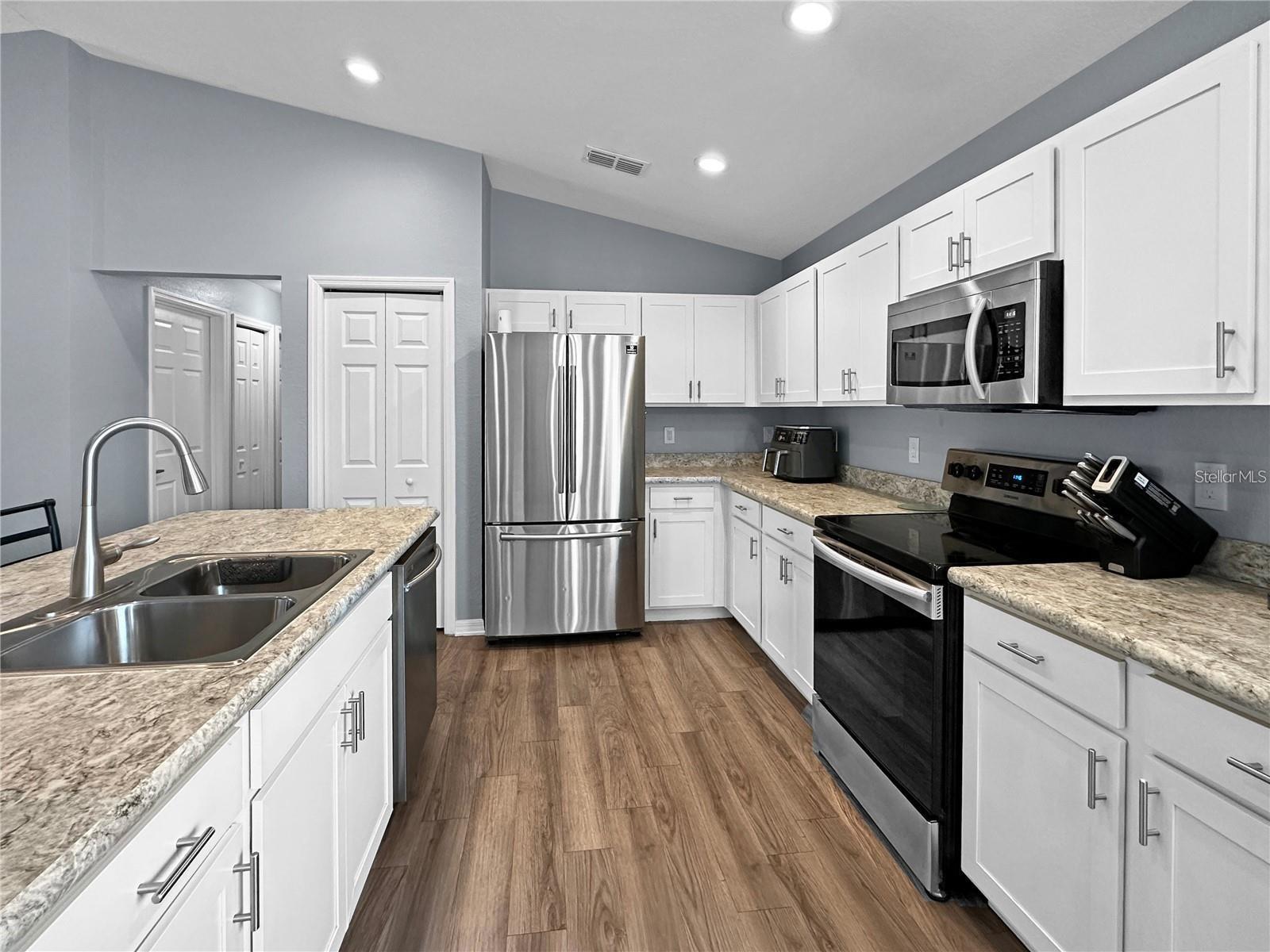 HIGHLAND MDWS 4B - Residential Lease