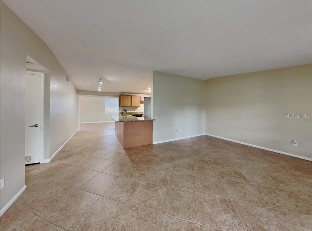 ROYAL MANOR ESTATES - Residential Lease