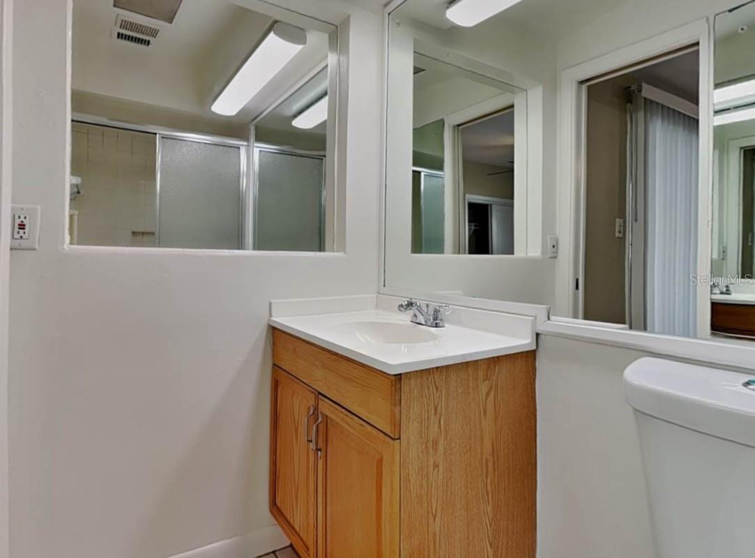 ROYAL MANOR ESTATES - Residential Lease