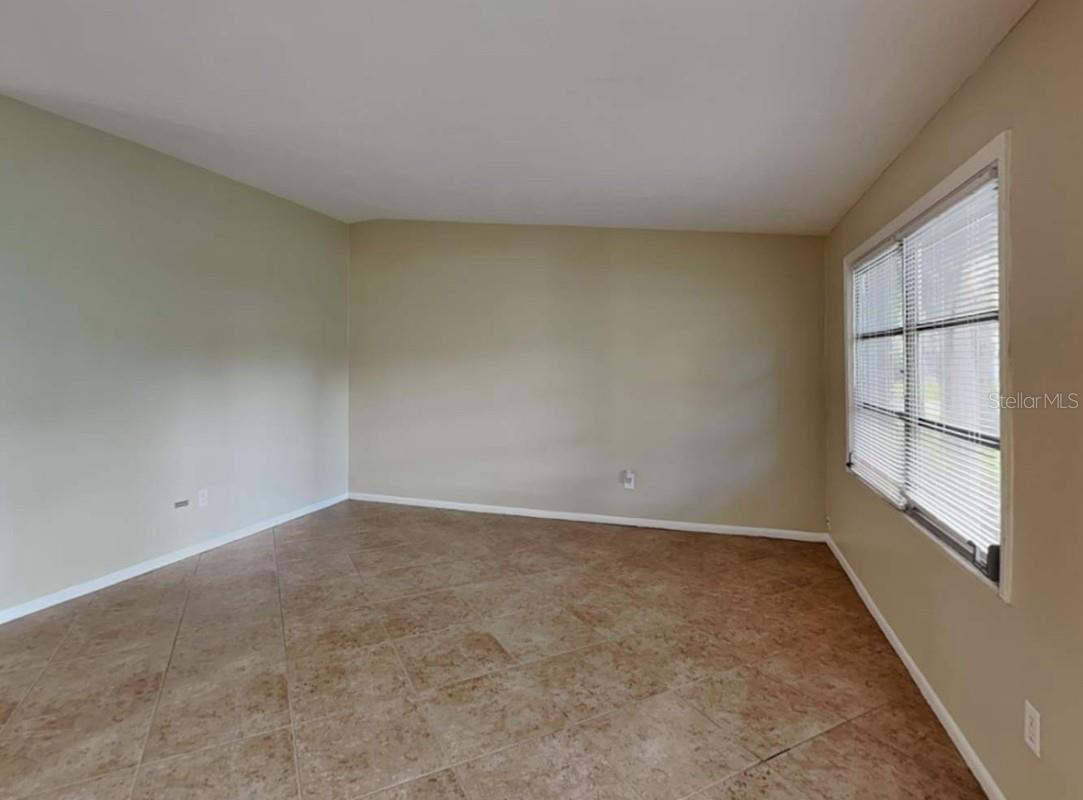 ROYAL MANOR ESTATES - Residential Lease