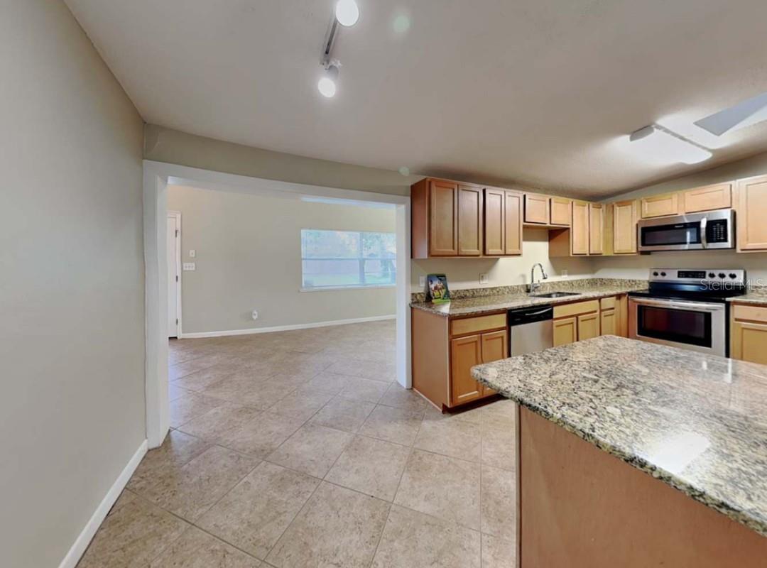 ROYAL MANOR ESTATES - Residential Lease