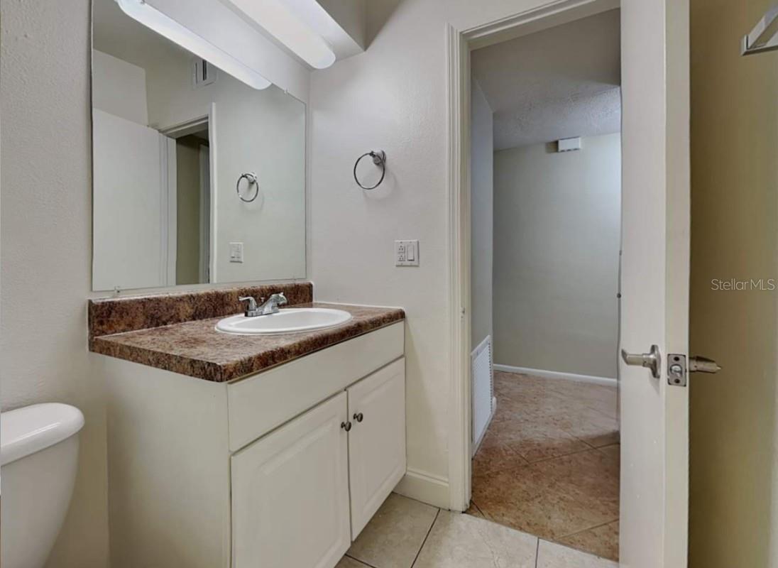 ROYAL MANOR ESTATES - Residential Lease