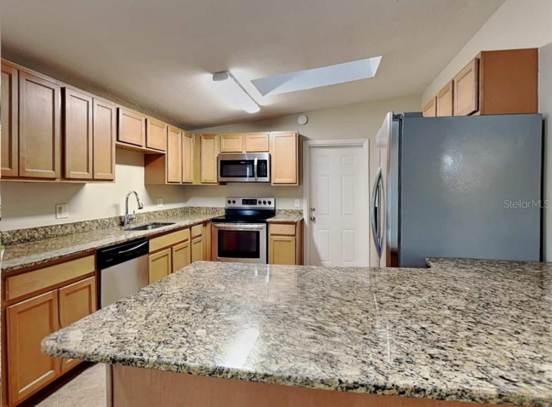 ROYAL MANOR ESTATES - Residential Lease