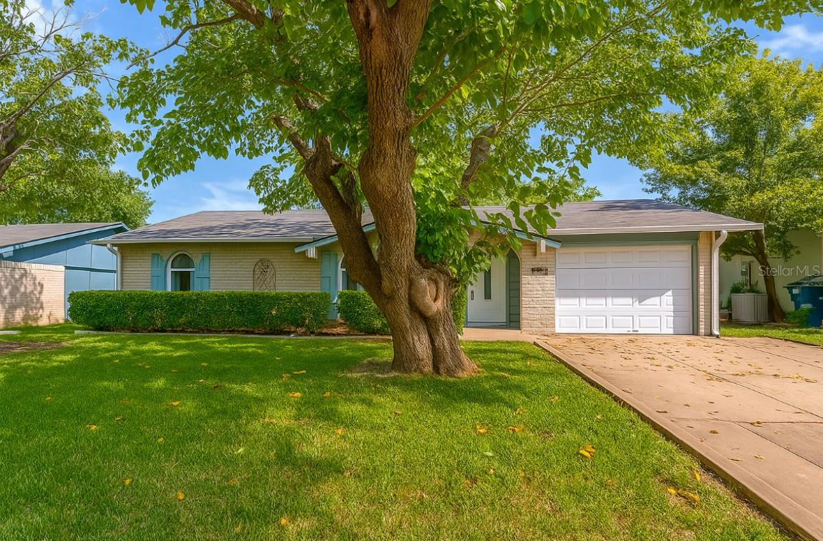 Beautiful 3-bedroom, 2-bath single-family home located in the desirable Royal Estates community! This spacious 2,039 sq ft home features an open floor plan, high ceilings, and plenty of natural light. The kitchen offers ample cabinet space and overlooks the living and dining areas—perfect for entertaining. The primary suite includes a private bathroom and walk-in closet. Enjoy a fenced backyard for privacy and outdoor relaxation. Conveniently located near shopping, dining, schools, Orlando International Airport, and major highways for an easy commute.