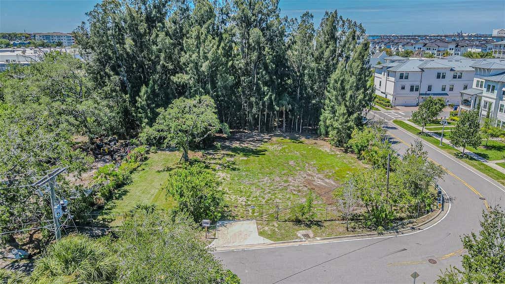 Photo of 4904 W Paul Avenue, Tampa, FL 33611 (MLS # R4911810)