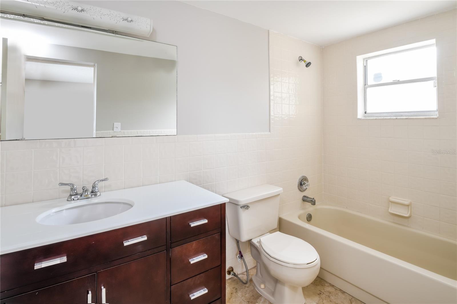 GOLDEN GATEWAY HOMES - Residential Lease