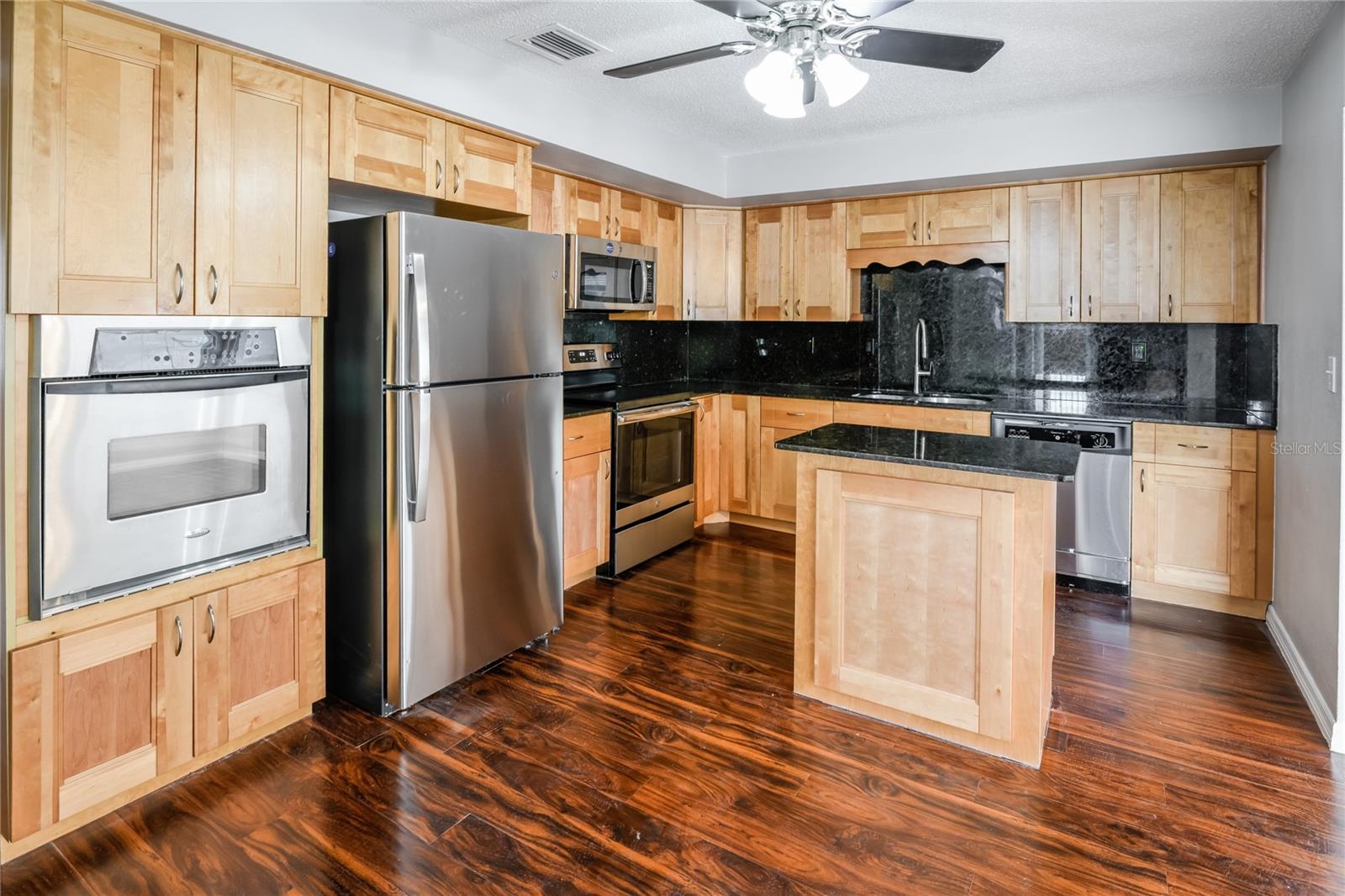 GOLDEN GATEWAY HOMES - Residential Lease