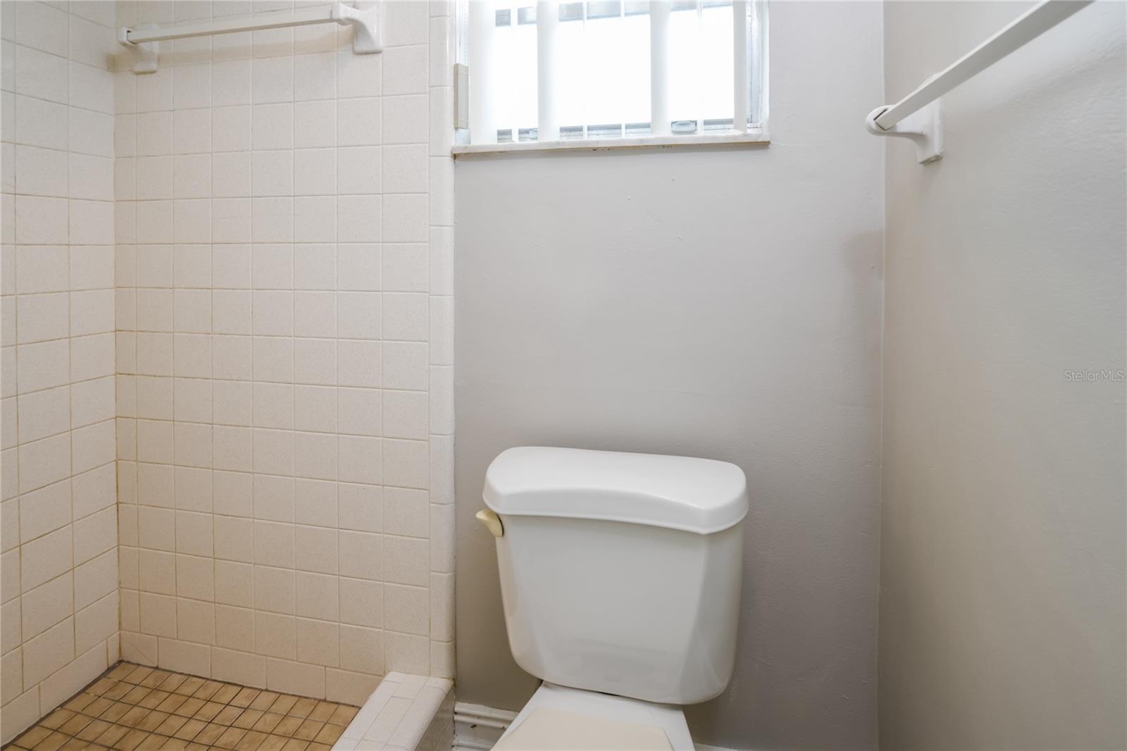 GOLDEN GATEWAY HOMES - Residential Lease