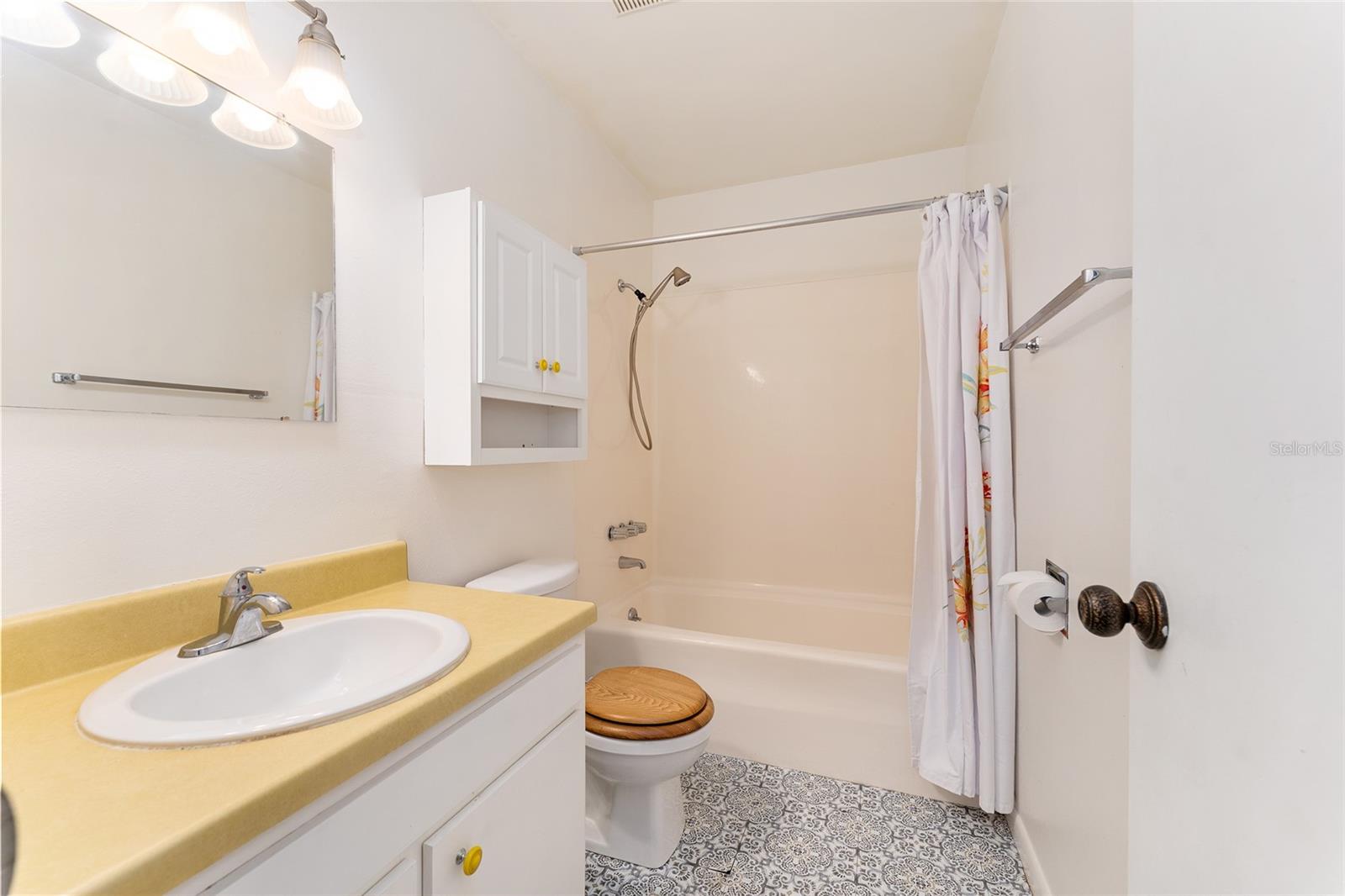 CONDO DECL OF CONDO - Residential