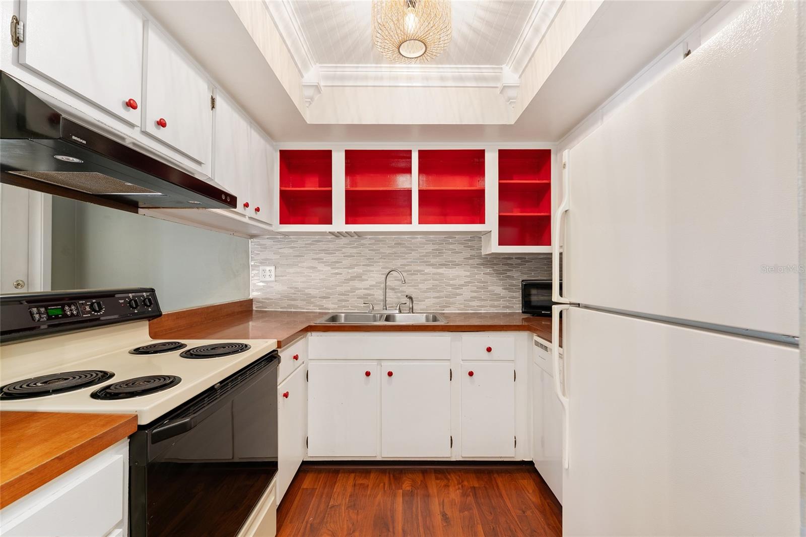 CONDO DECL OF CONDO - Residential