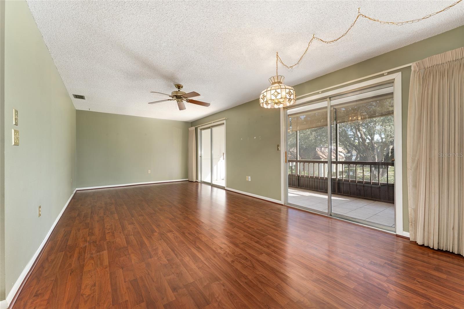 CONDO DECL OF CONDO - Residential