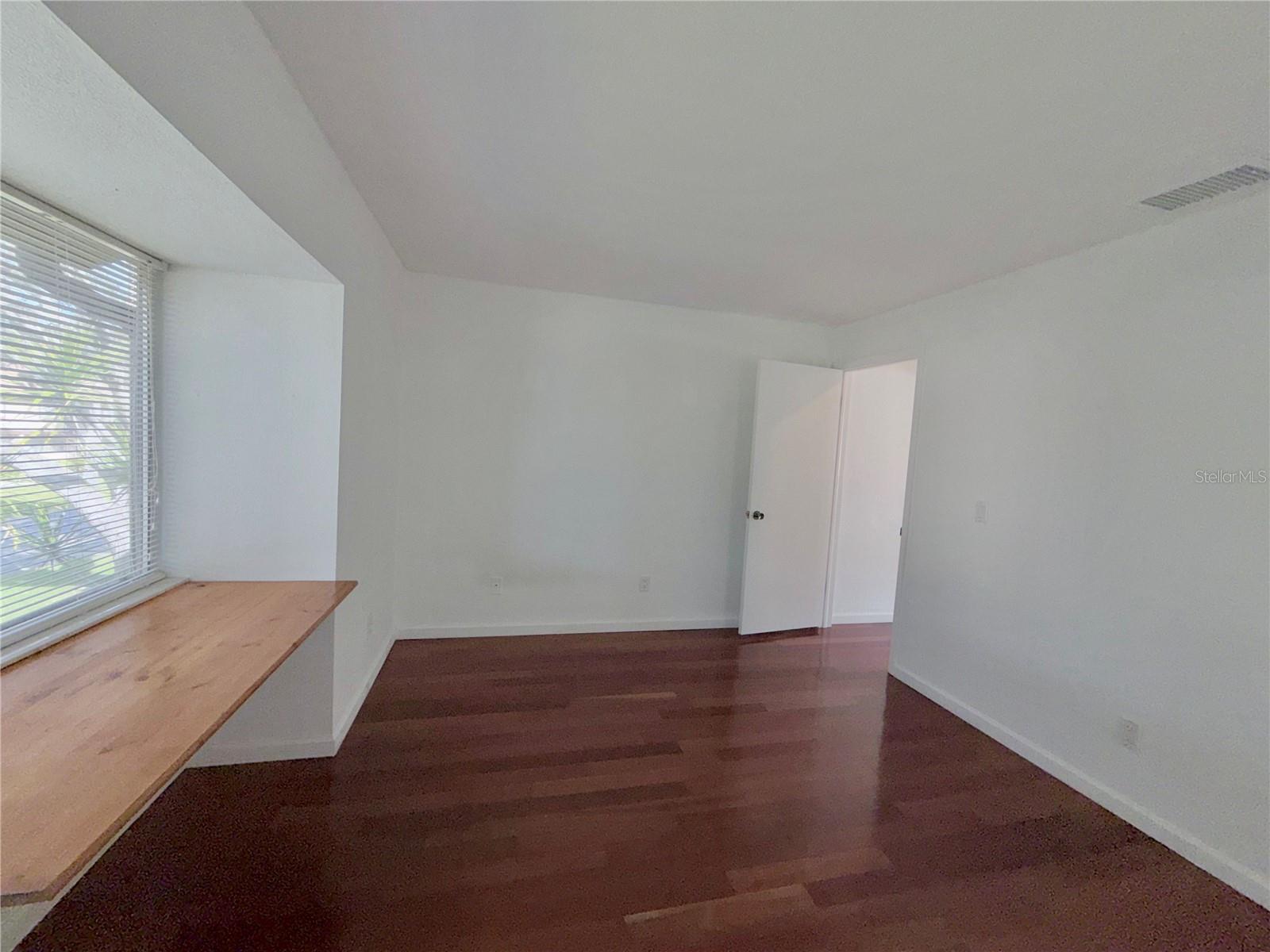 EASTWOOD SHORES TWNHMS - Residential Lease
