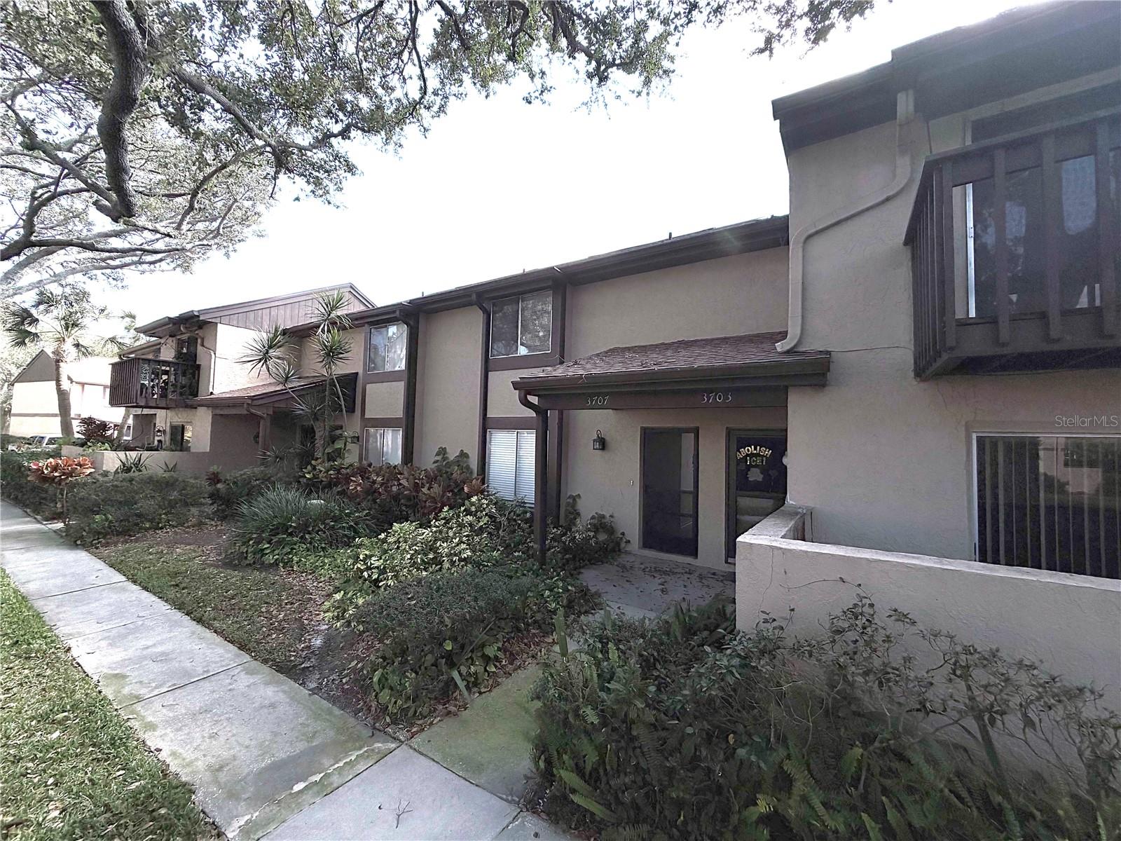 EASTWOOD SHORES TWNHMS - Residential Lease