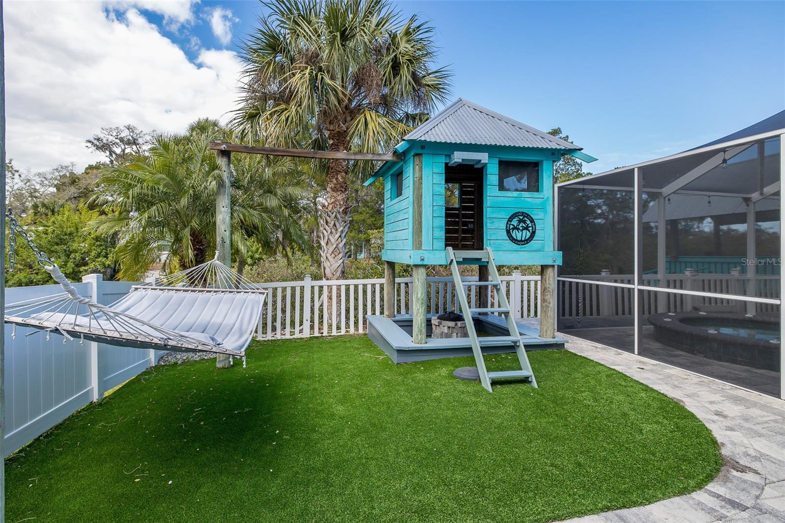 MARTHAS VINEYARD - Residential