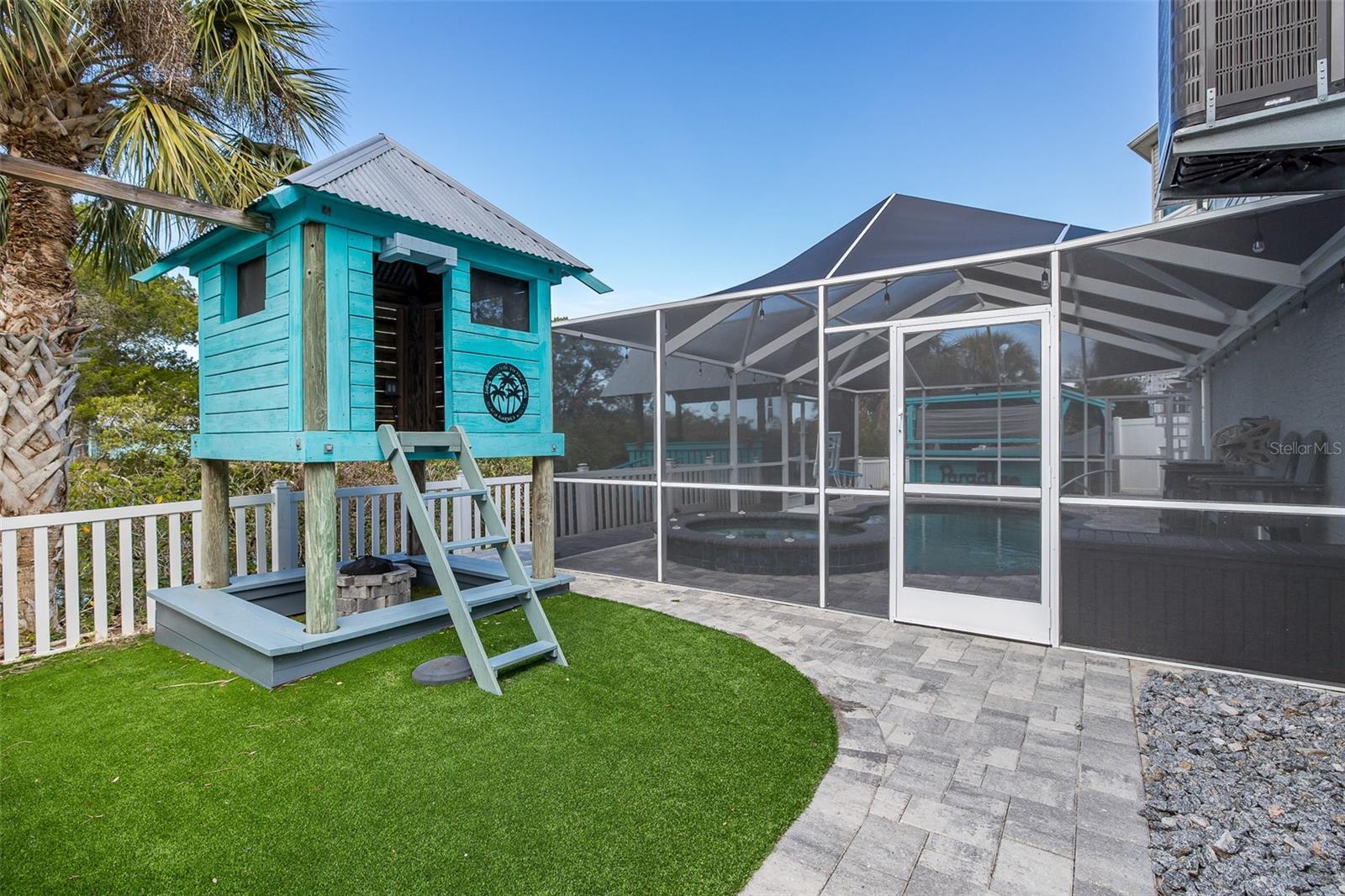 MARTHAS VINEYARD - Residential