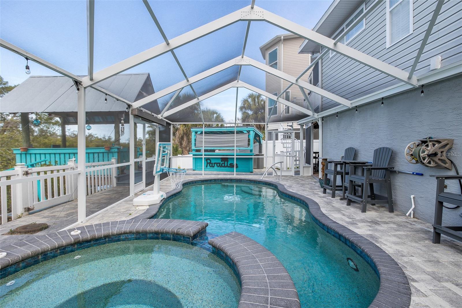 MARTHAS VINEYARD - Residential