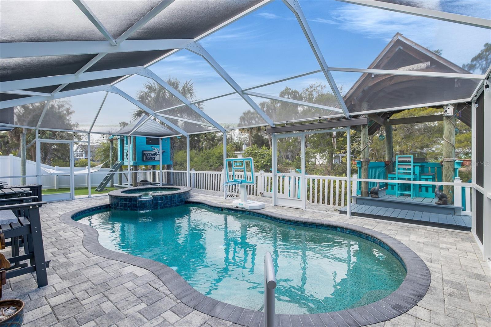 MARTHAS VINEYARD - Residential