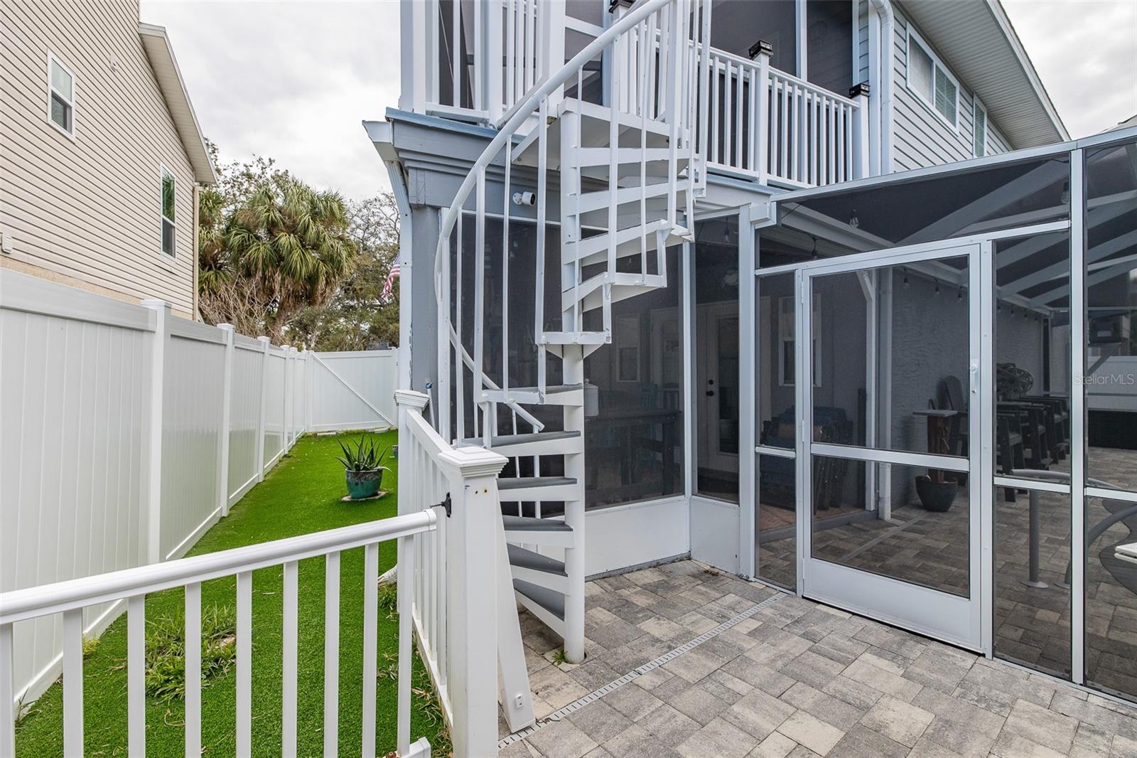 MARTHAS VINEYARD - Residential