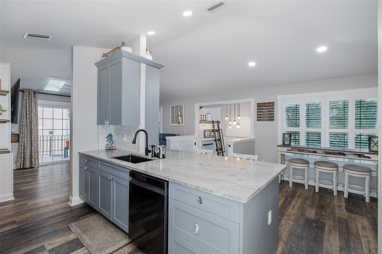 MARTHAS VINEYARD - Residential