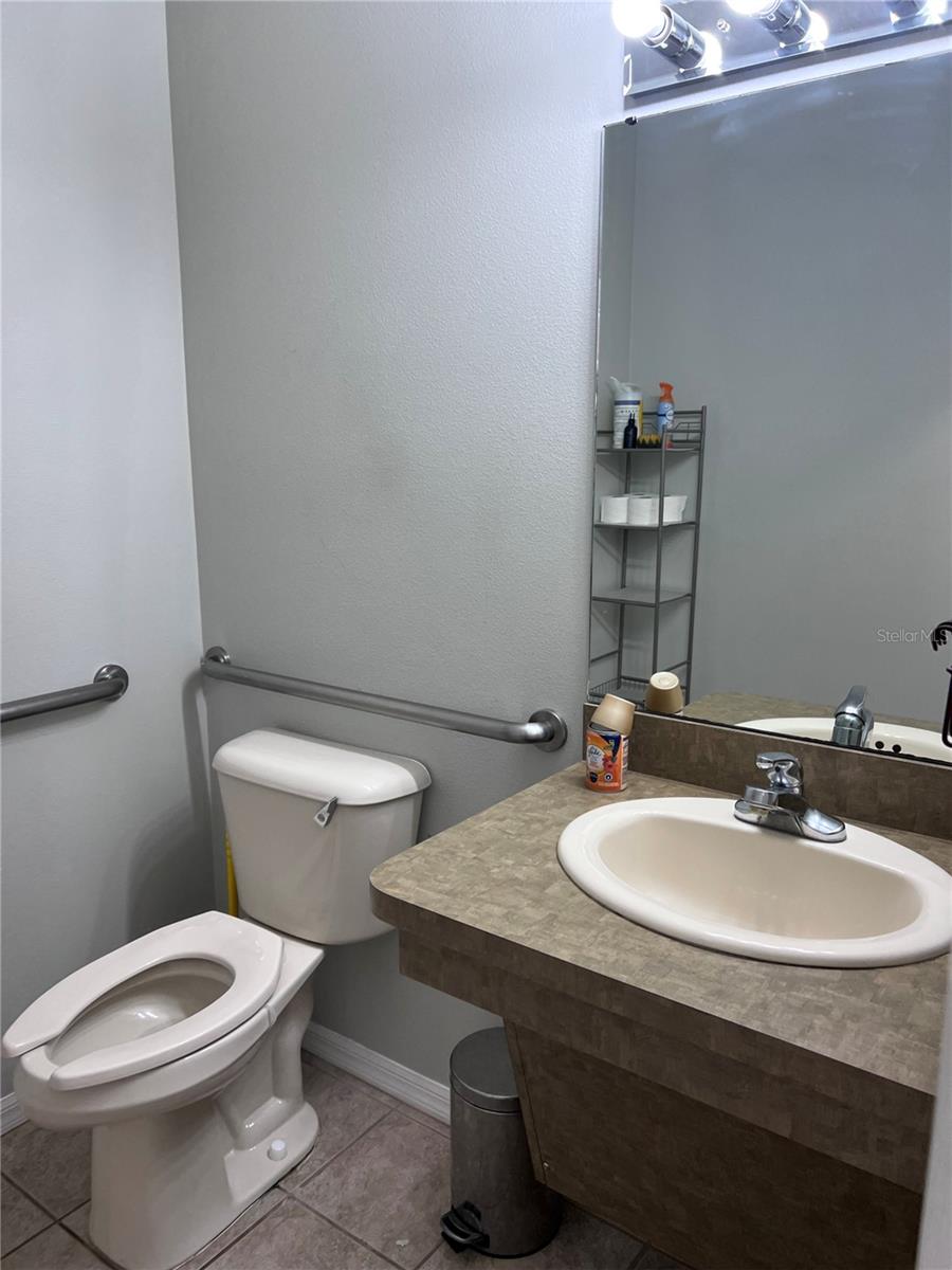 ARMENIA OAKS PROFESSIONAL PARK - Commercial Sale