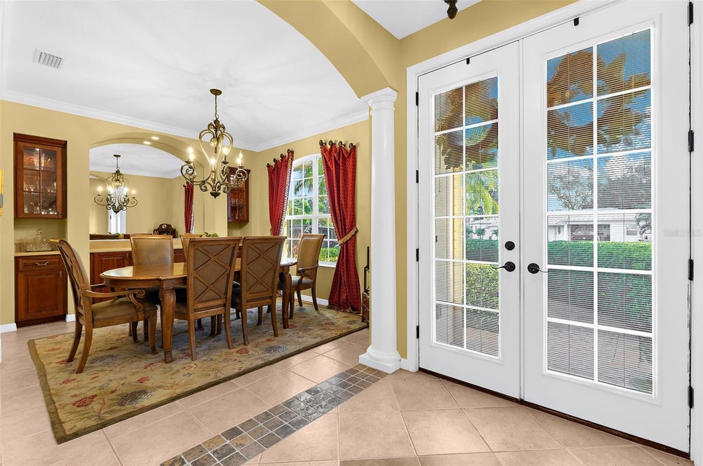 Photo of 2524 Jefferson Circle, Sarasota, FL 34239 (MLS # A4708594)