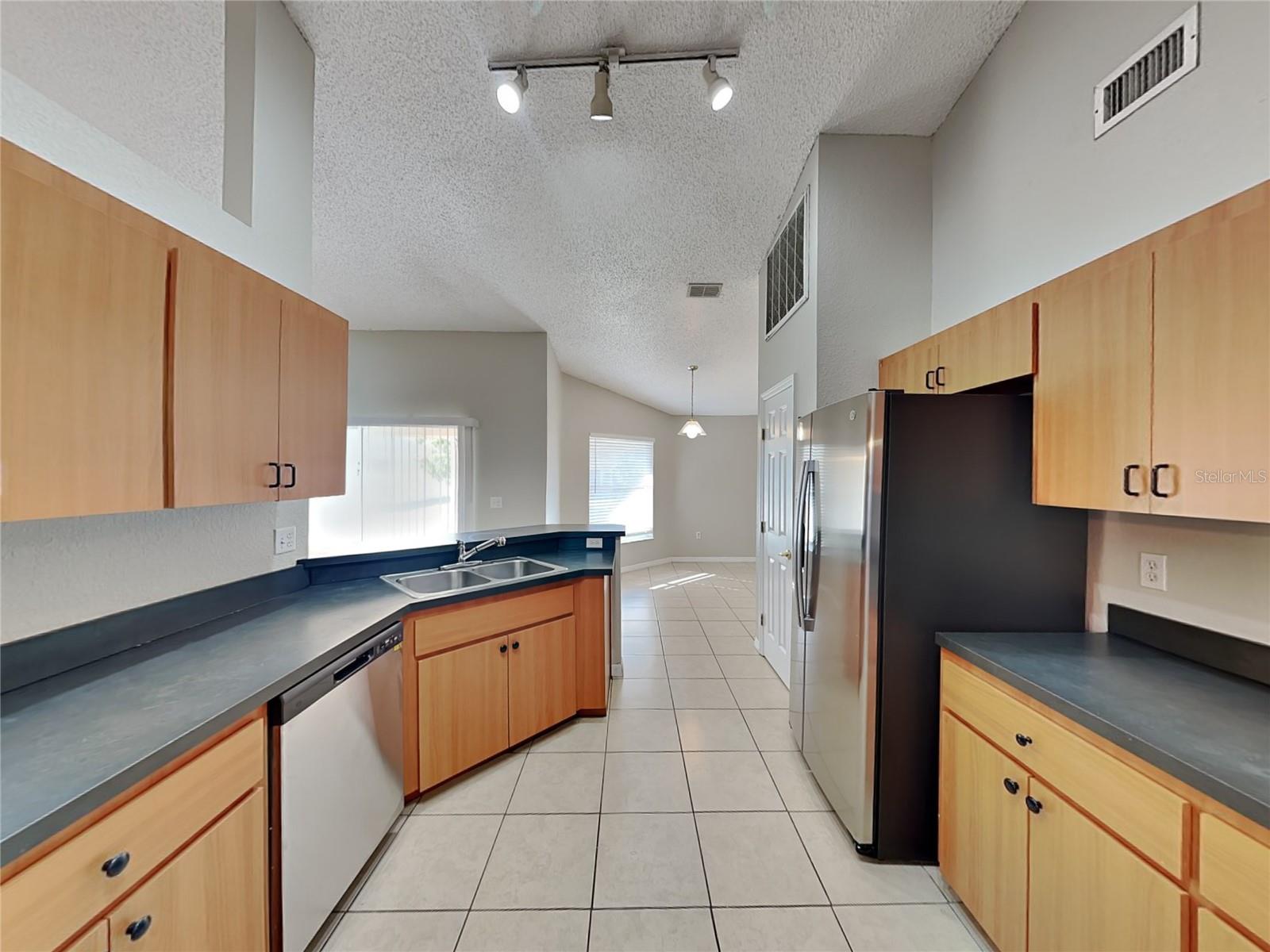 HIGHLAND CREST PH 01 - Residential Lease