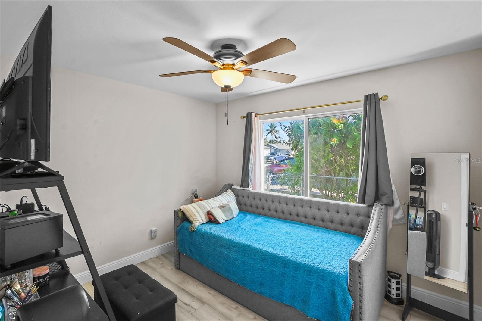 SAN CARLOS PARK - Residential