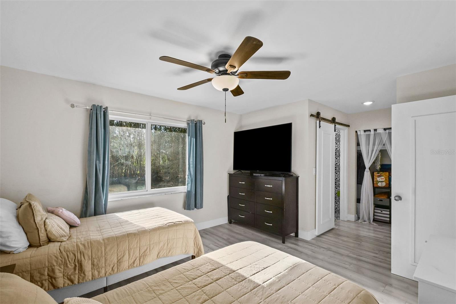 SAN CARLOS PARK - Residential