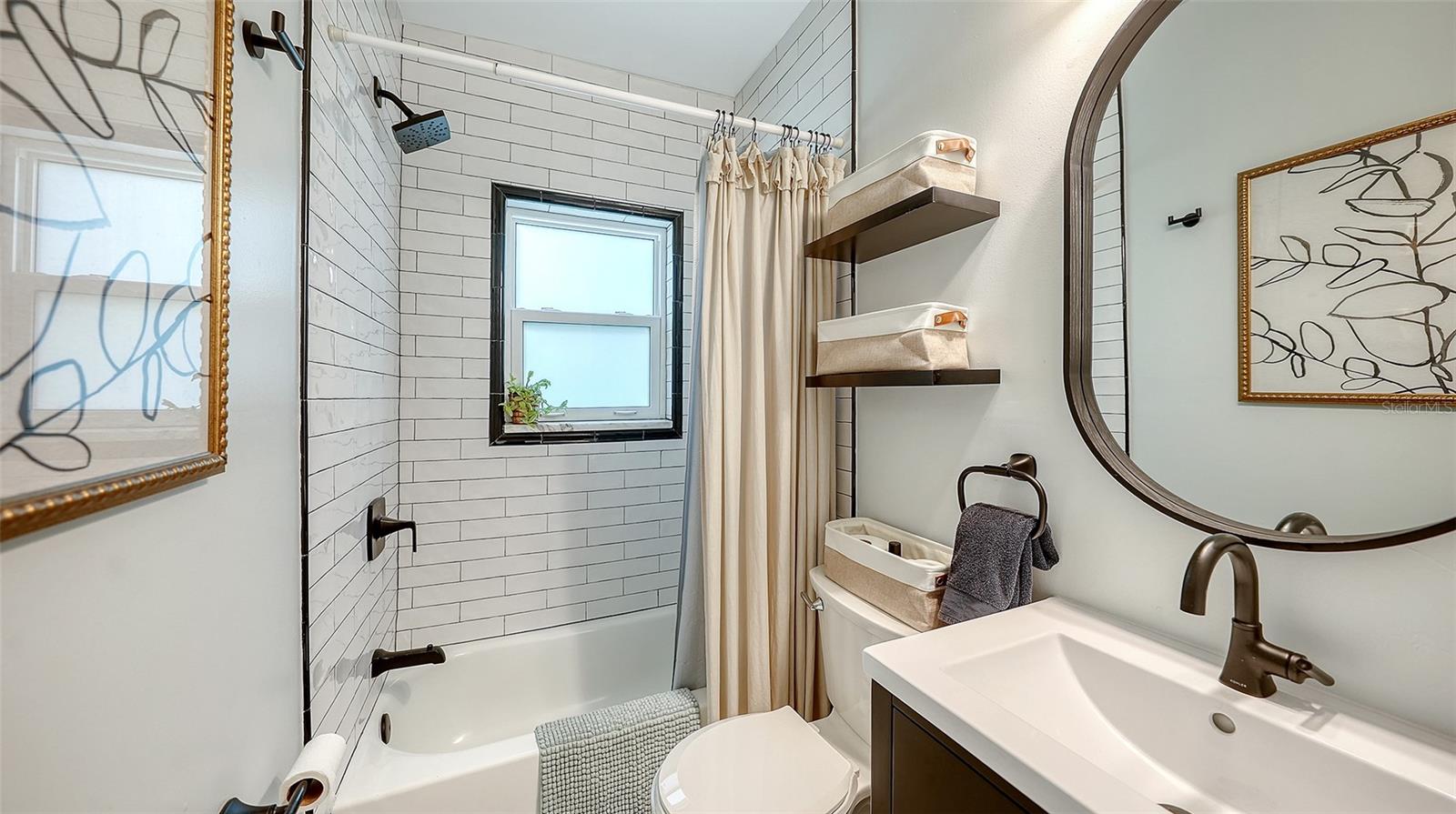 SAPPHIRE SHORES - Residential