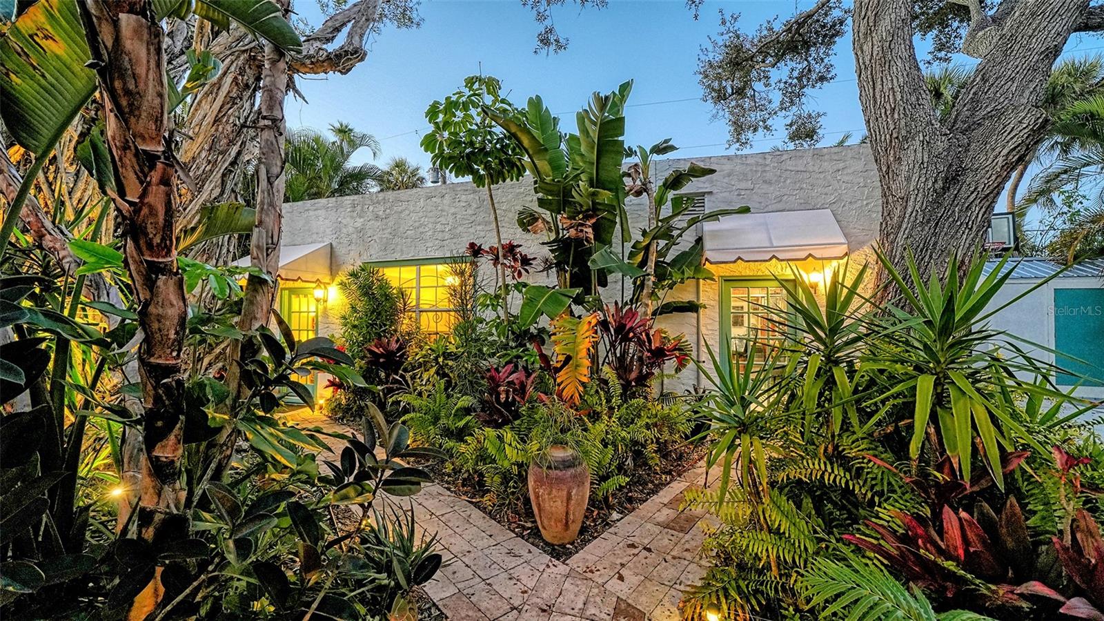 SAPPHIRE SHORES - Residential