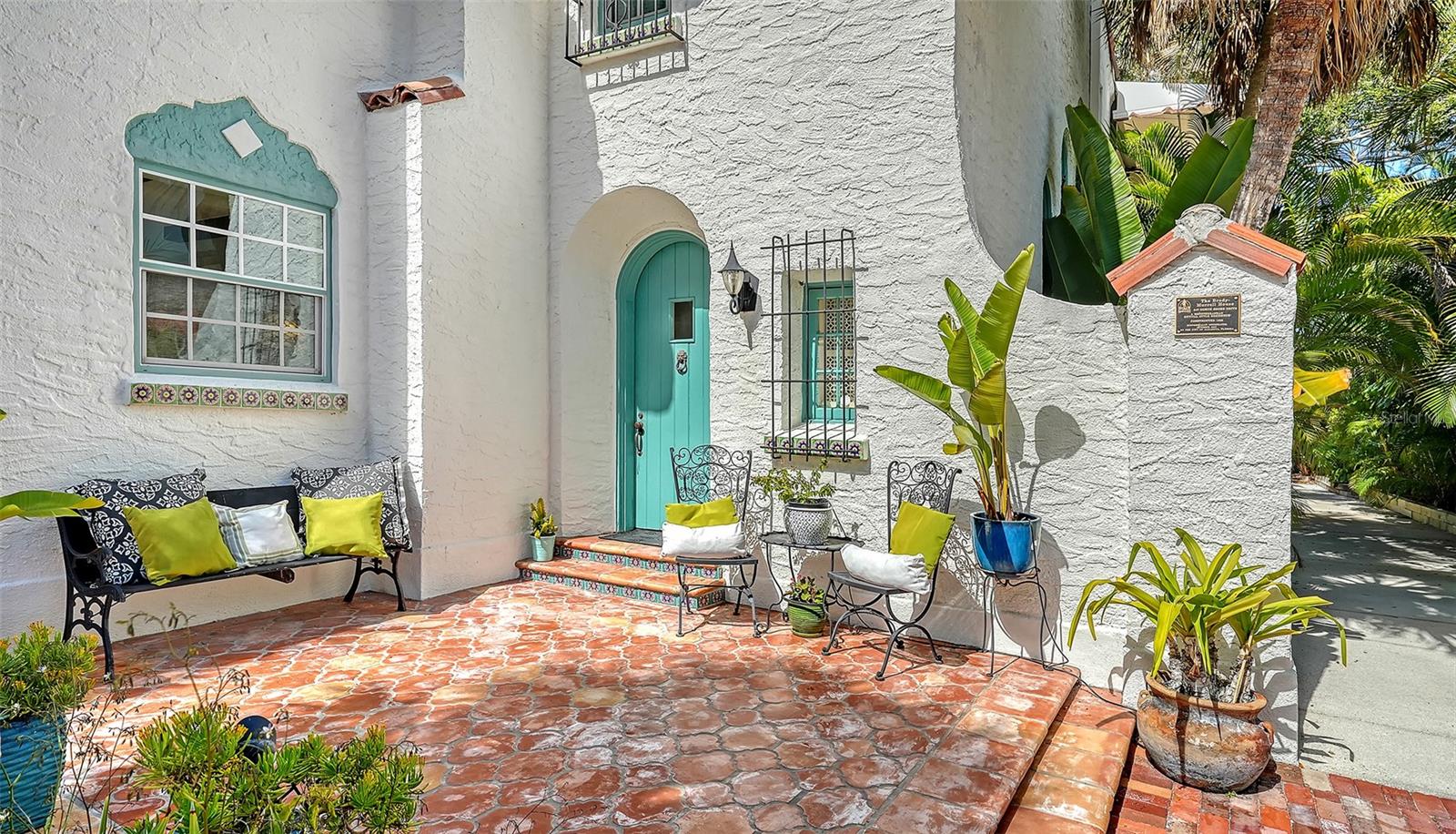 SAPPHIRE SHORES - Residential