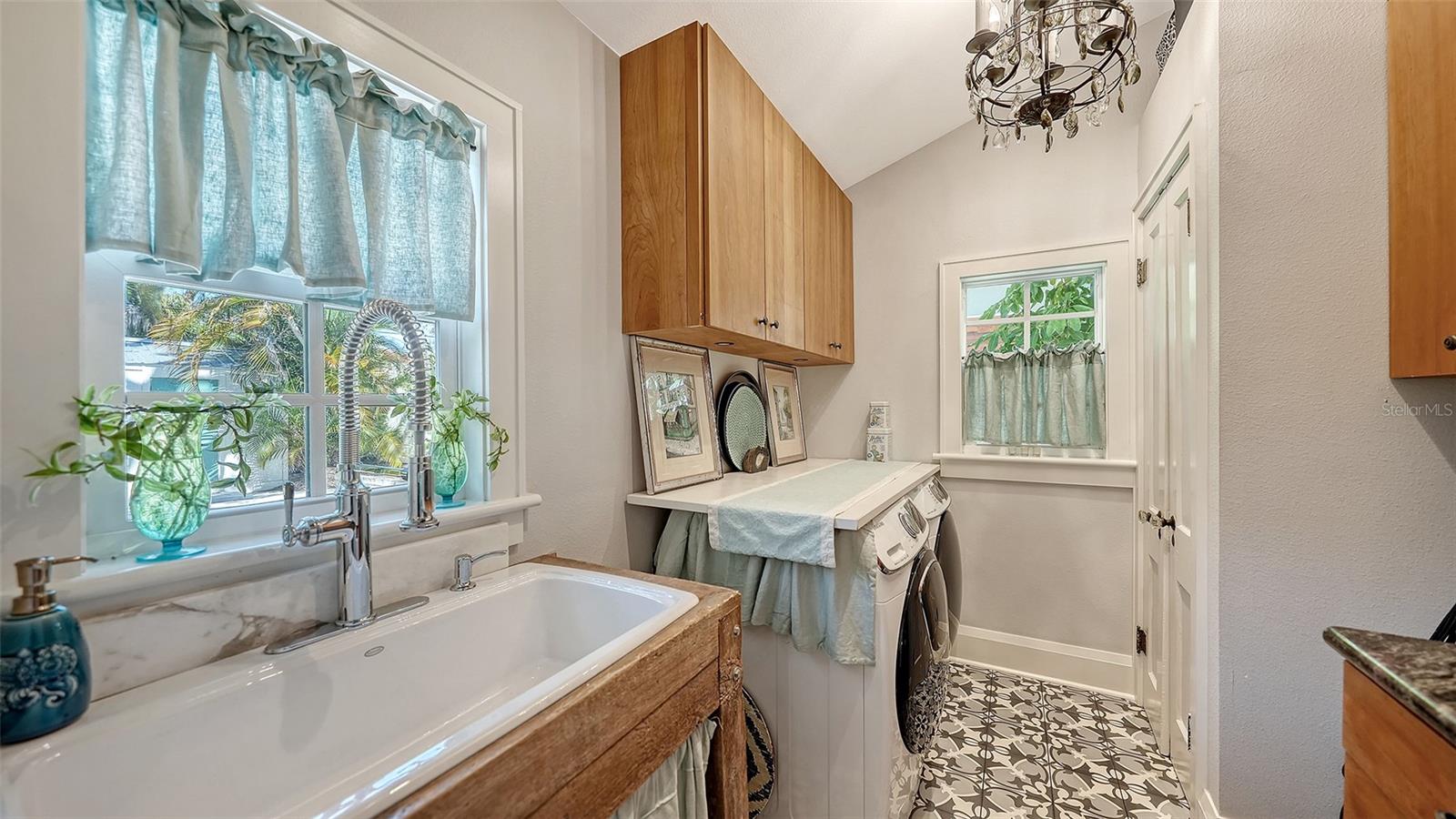 SAPPHIRE SHORES - Residential