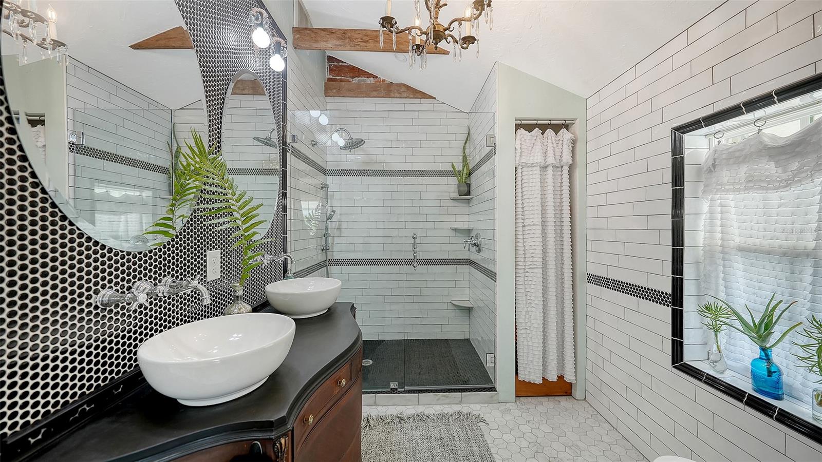 SAPPHIRE SHORES - Residential