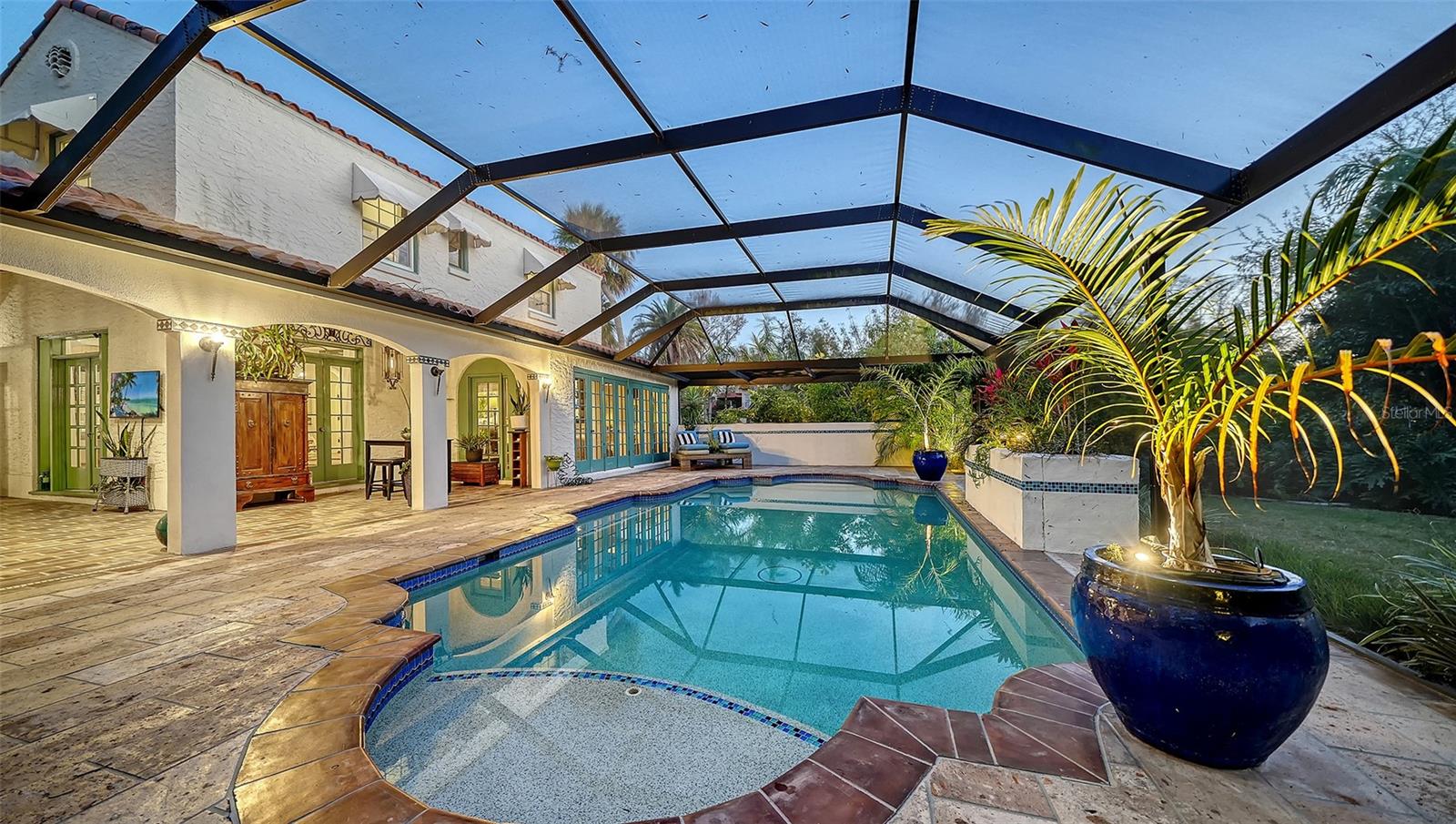 SAPPHIRE SHORES - Residential