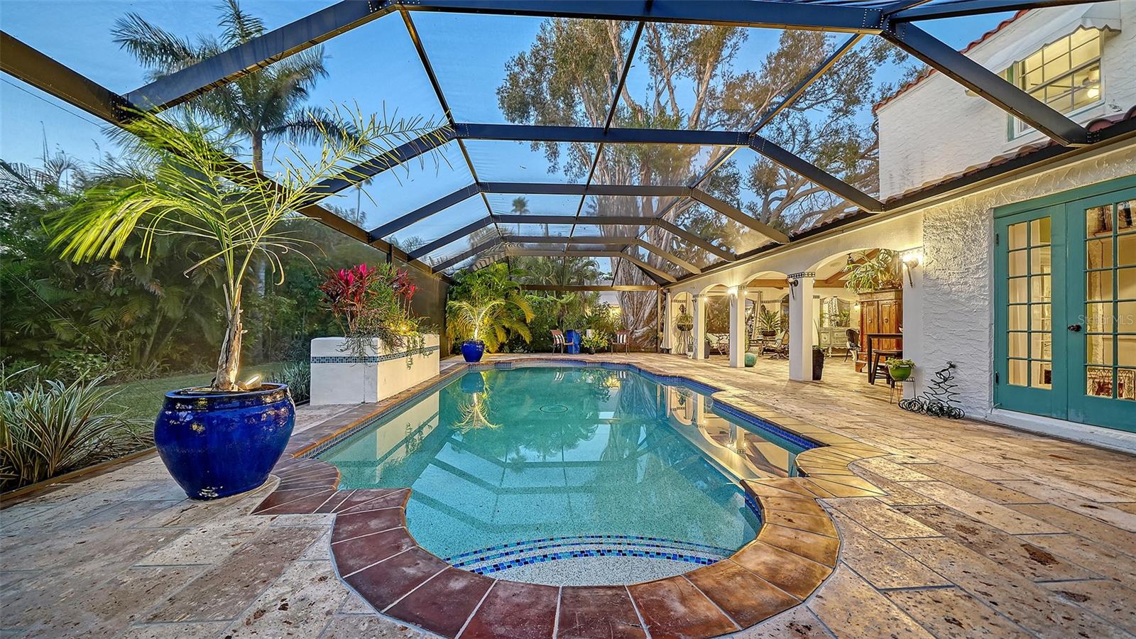 SAPPHIRE SHORES - Residential