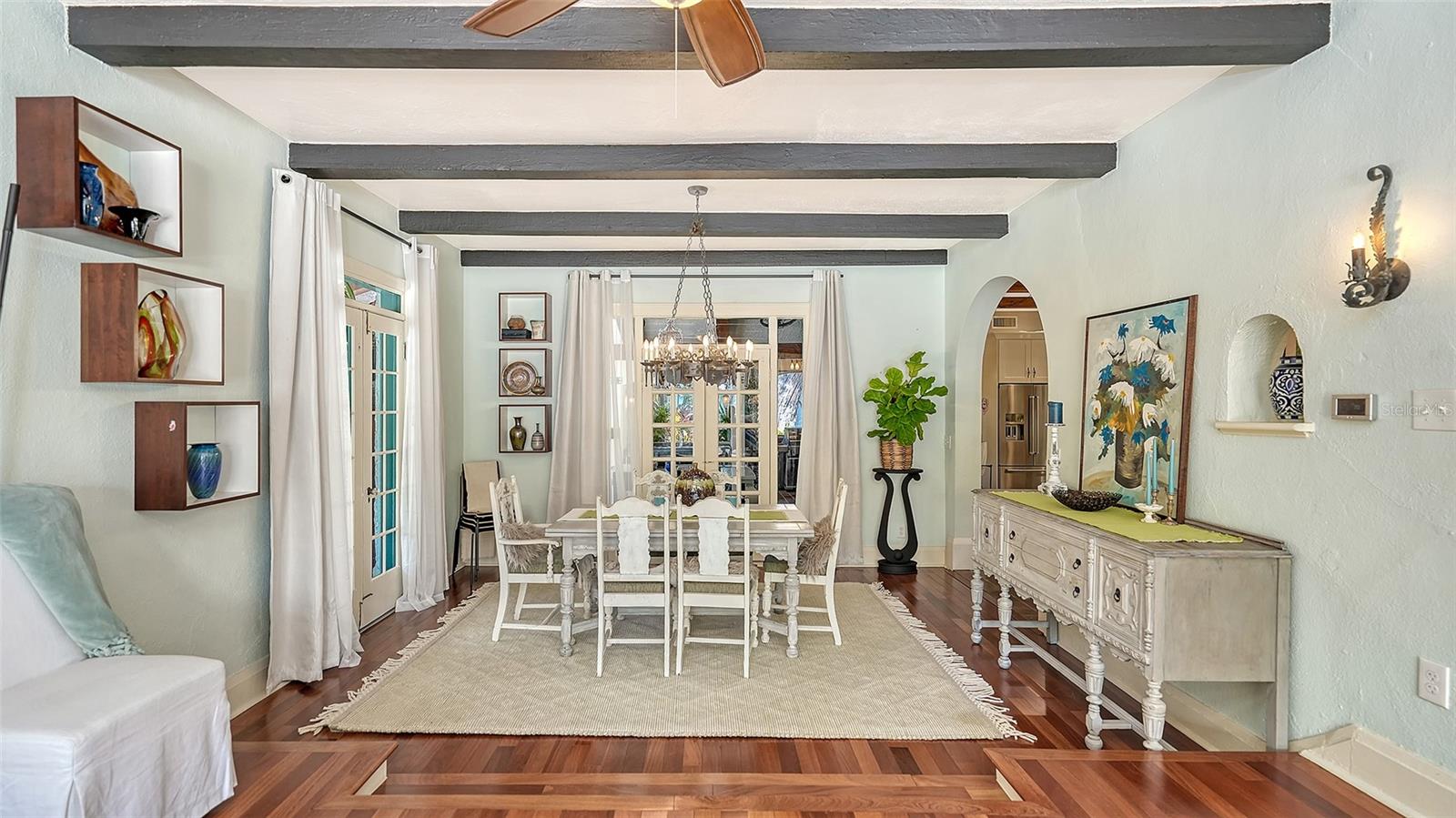 SAPPHIRE SHORES - Residential