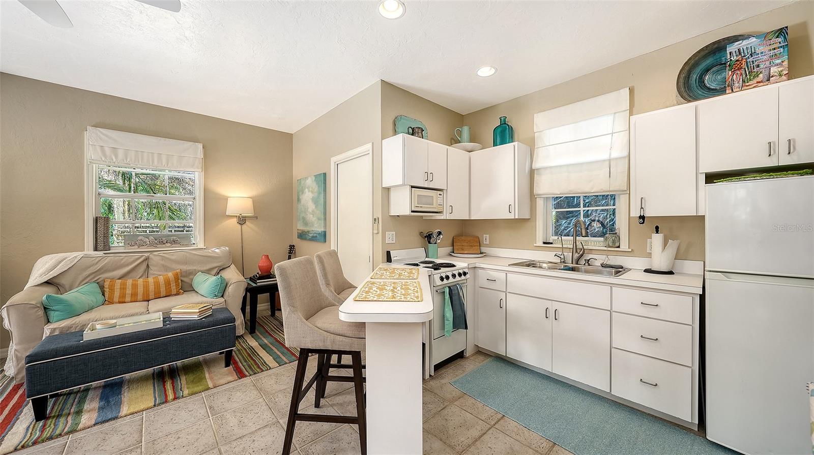 SAPPHIRE SHORES - Residential