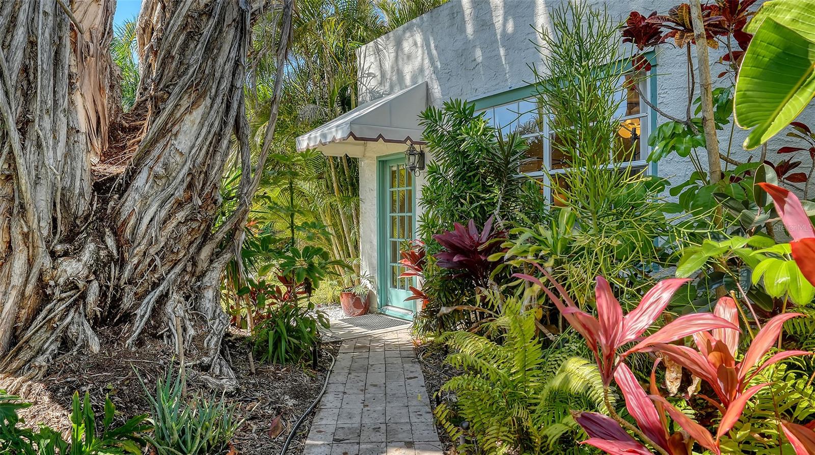 SAPPHIRE SHORES - Residential