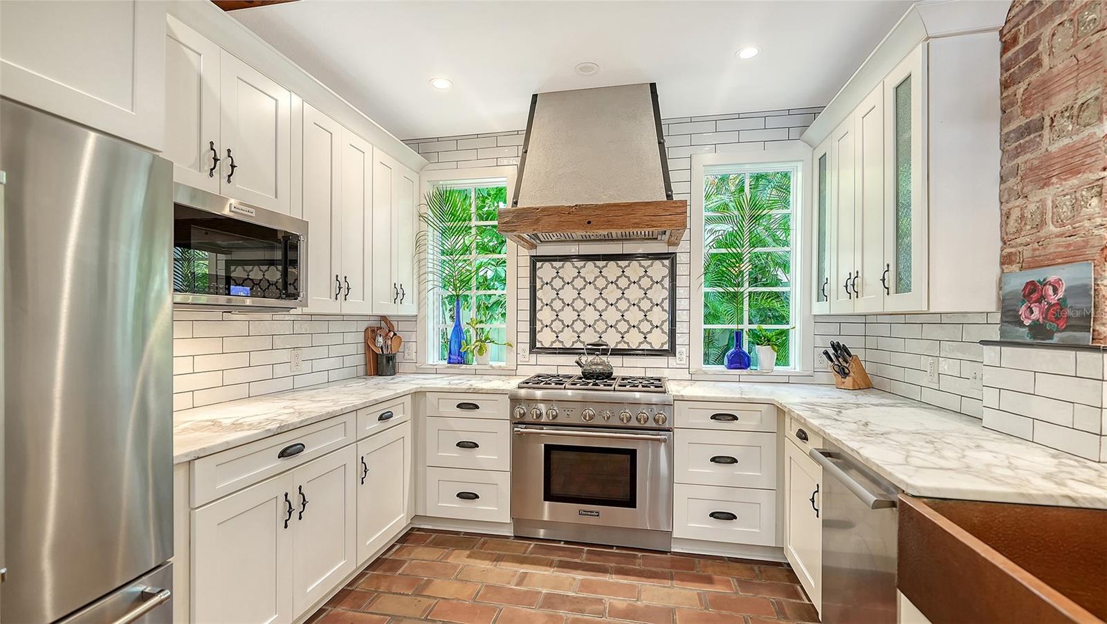 SAPPHIRE SHORES - Residential