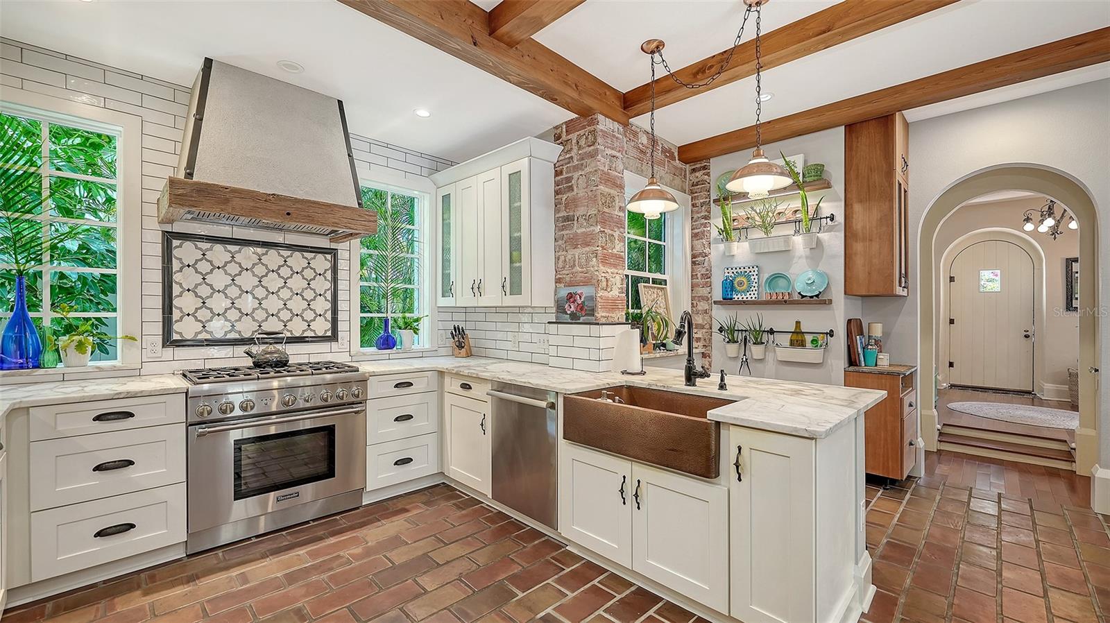 SAPPHIRE SHORES - Residential