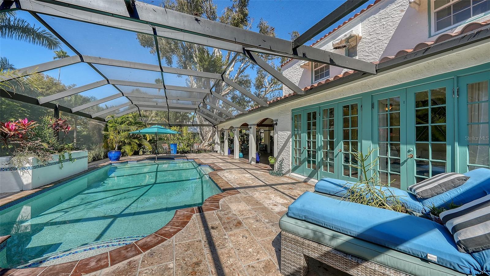 SAPPHIRE SHORES - Residential